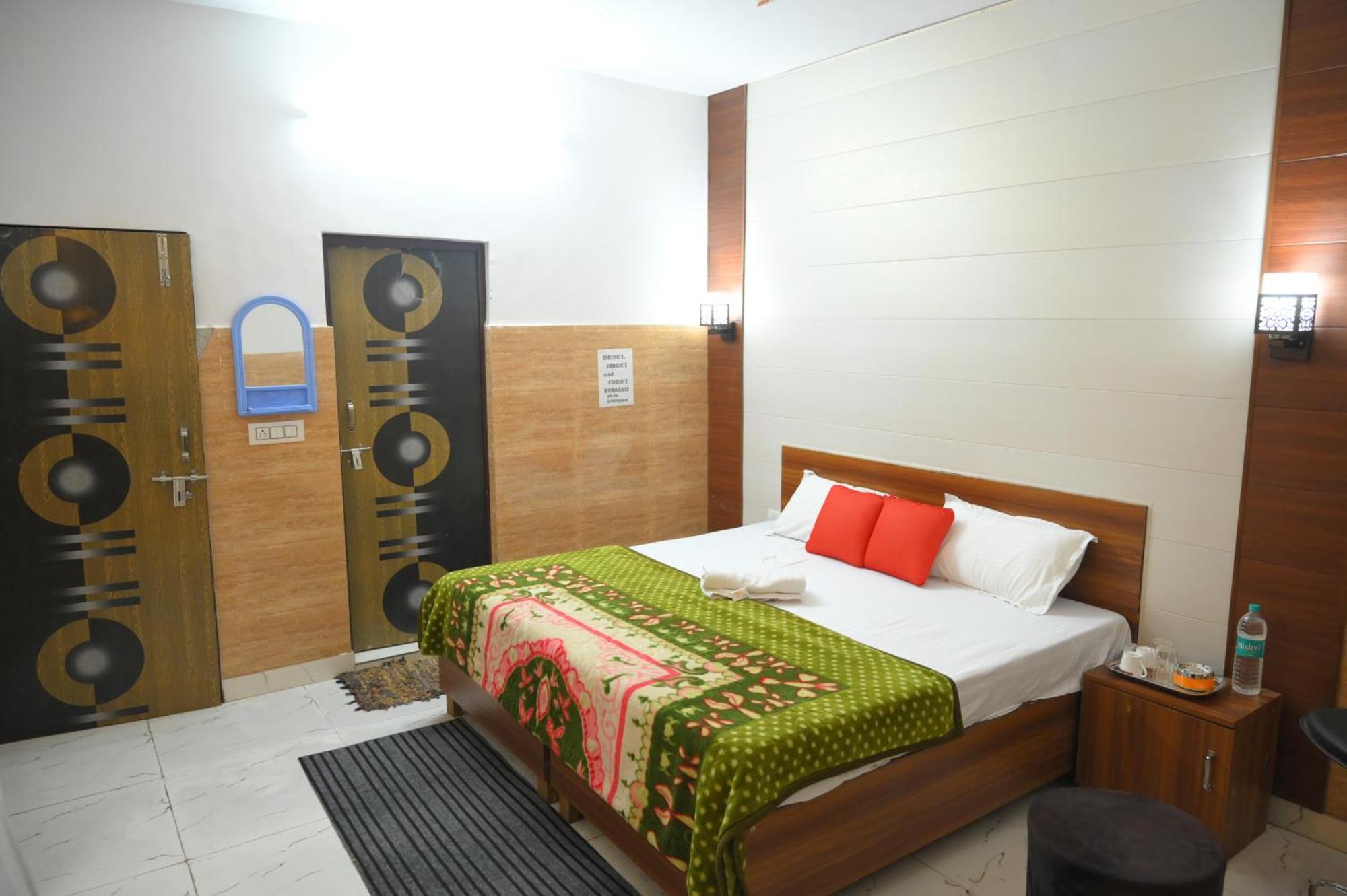 Hotel Starlight Meerut Ngoại thất bức ảnh
